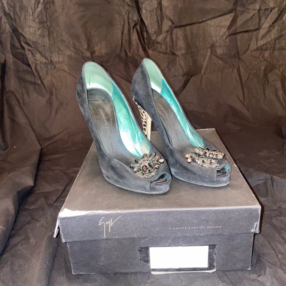 Giuseppe Zanotti suede heels